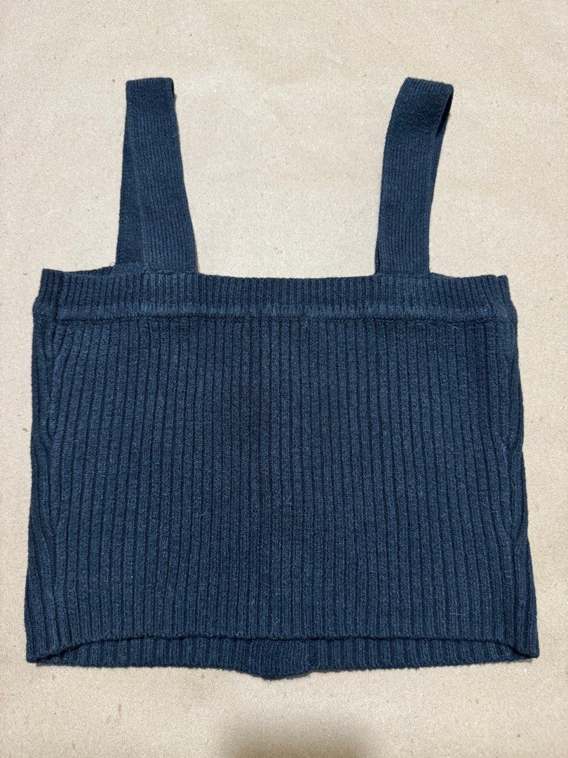 GU Navy Blue Button-Up Knit Top -Size S (Category: Blouses) located in San Juan City. Submitted by alexprelovedpicks (Listing ID 1413631917, Image 2). Description: - GU Navy Blue Knit Top - Size: S - Button-up design - Comfortable knit material - Great for layering.