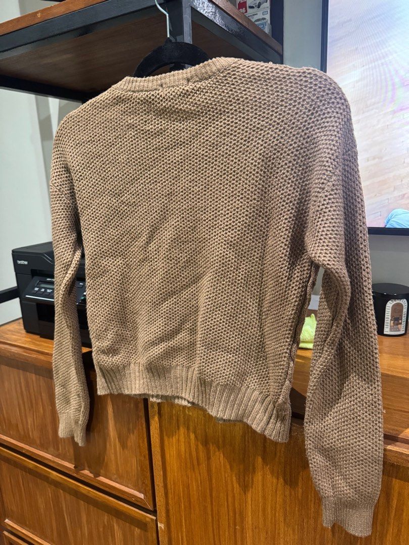 GU Overshirt in M (but fits S) (Category: Coats, Jackets and Outerwear) located in Paranaque City. Submitted by msbentables (Listing ID 1413564351, Image 3). Description: Bought in GU japan a while back Cableknit style.