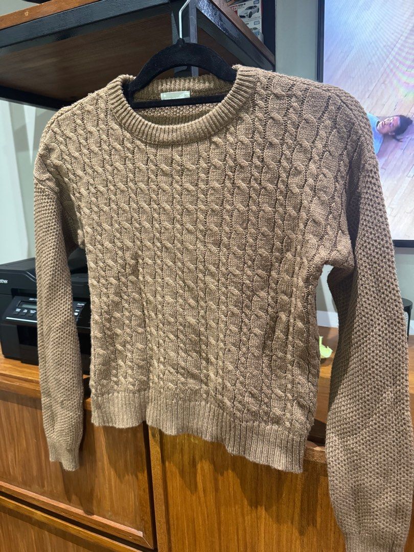 GU Overshirt in M (but fits S) (Category: Coats, Jackets and Outerwear) located in Paranaque City. Submitted by msbentables (Listing ID 1413564351, Image 1). Description: Bought in GU japan a while back Cableknit style.