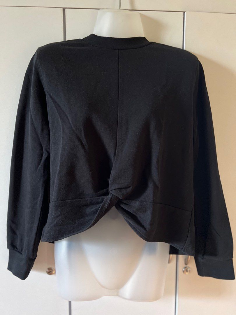 H&M Black Twist Back Sweatshirt (Category: Longsleeves) located in Bulacan. Submitted by monaami (Listing ID 1413448329, Image 1). Description: Length: 53cm Bust 90cm Sleeve length 57 cm - H&M black sweatshirt - Unique twist-back design - Long sleeves and crew neck - Size: EUR S / CN 165/88A - Comfortable material - Perfect for casual wear - Versatile: pairs well with jeans or skirts.