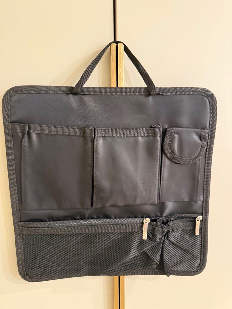 Inside backpack/tote bag 好管理公事包·手提袋·背包內配件·黑色 29x29cm （分類：手提電腦袋）位於 Hong Kong。 由 havaianasmontbelllesportacfans 提交（商品編號 1413443058，圖片 2）。簡介： Black color 。