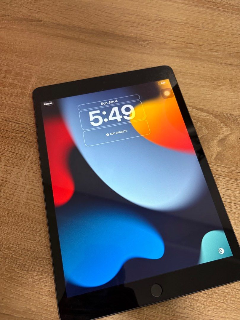 iPad 9th Generation (Category: iPad) located in Pasay City. Submitted by losient (Listing ID 1413572022, Image 2). Description: - iPad 9th Generation - 64GB storage - With Box - With Apple Pencil - Sleek design - Perfect for everyday use and education NEGOTIABLE.