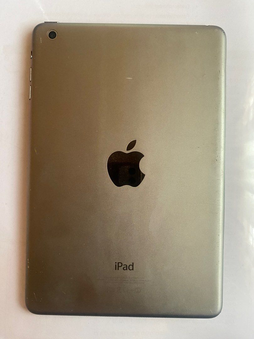 ipad mini (Category: iPad) located in Santo Tomas. Submitted by fl4yboicarti (Listing ID 1413469433, Image 1). Description: Selling my iPad Mini 1st Gen in heavily used condition. Unfortunately, it can’t be opened or powered on, so it’s being sold for DISPLAY only. Please expect visible signs of use due to age. Item is non-functional and NOT tested since it won’t turn on. 🔹 Condition: Heavily used 🔹 Status: Not working 🔹 Purpose: Display / Par