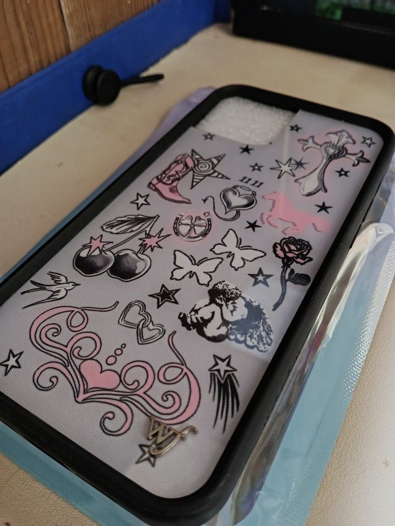 iPhone 15 PLUS | WildFlower case (Category: Cases & Sleeves) located in Manila. Submitted by rozerjj (Listing ID 1413485803, Image 3). Description: iPhone 15 PLUS WildFlower Case 250 pesos na lang po, once lang nagamit sayang. 🥹.