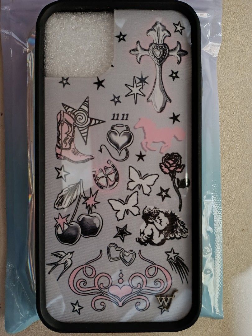 iPhone 15 PLUS | WildFlower case (Category: Cases & Sleeves) located in Manila. Submitted by rozerjj (Listing ID 1413485803, Image 1). Description: iPhone 15 PLUS WildFlower Case 250 pesos na lang po, once lang nagamit sayang. 🥹.