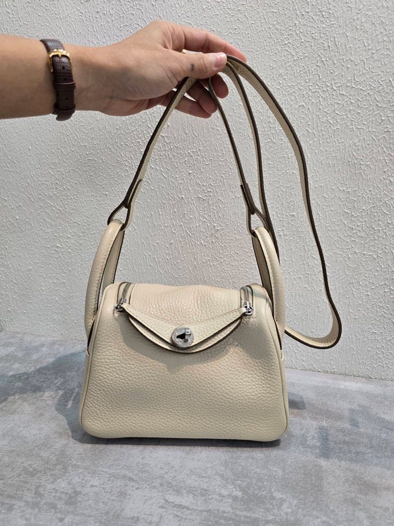 Japan Preloved😱💯💯💯 (Category: Luxury Bags & Wallets) located in General Santos City (Dadiangas). Submitted by braverabbit.67 (Listing ID 1413547936, Image 2). Description: etu nnman tayo sa MabiliS ma SOLD✌🏻😁 Una pay kanya🙈 What you see is what you get!!💯💯💯 kayo na humuSga.