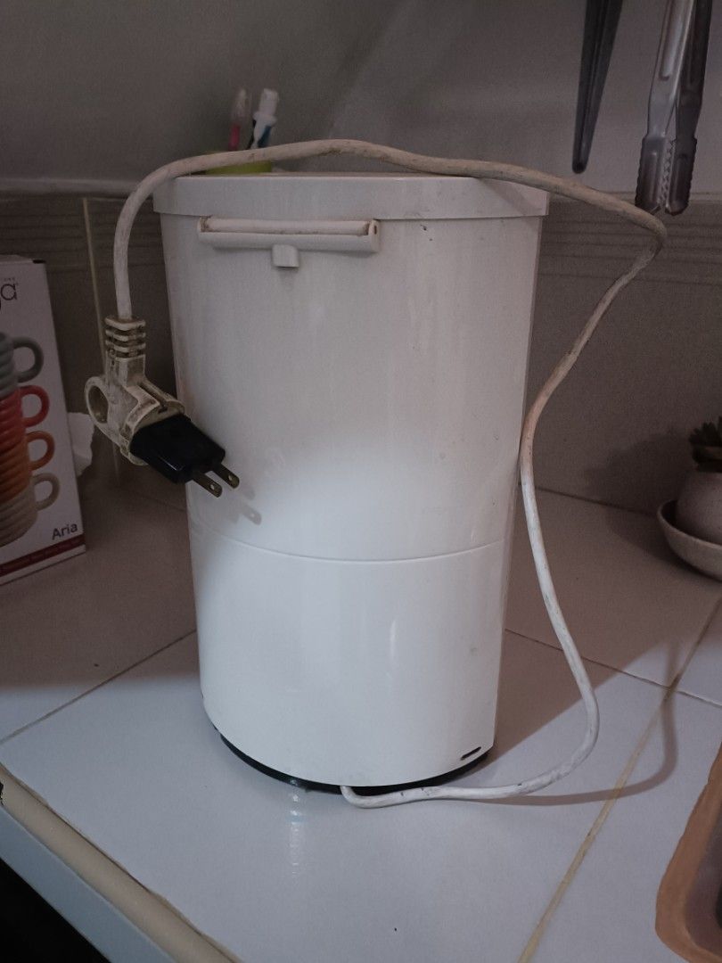 Krups Coffee Maker - White (Category: Coffee Machines & Makers) located in Antipolo. Submitted by keekaikeekoi (Listing ID 1413573194, Image 3). Description: Fully functional Large capacity Issue: carafe not included.