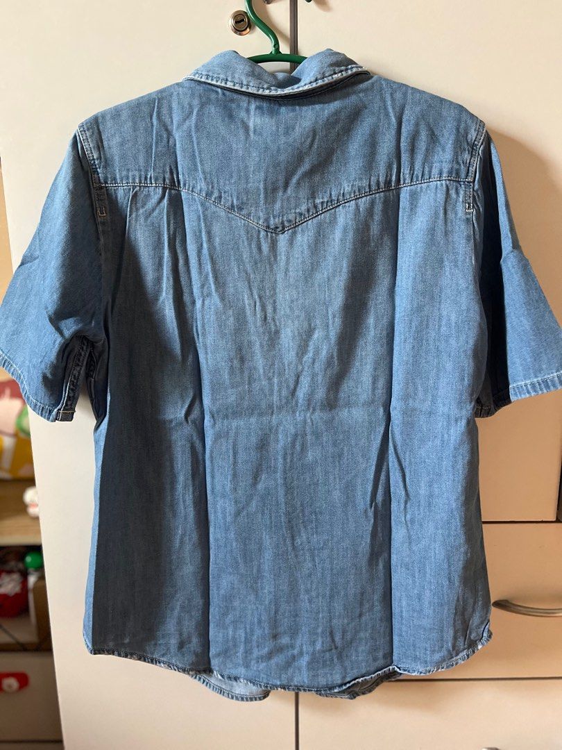 Levi's Denim Shirt (Category: Shirts) located in Bulacan. Submitted by monaami (Listing ID 1413444069, Image 2). Description: - Authentic Levi's denim shirt - Short sleeves - Size S/P/CH - Classic denim wash - Button-down front - Two chest pockets - Features Levi's red tab - Made in Bangladesh - Perfect for casual wear.