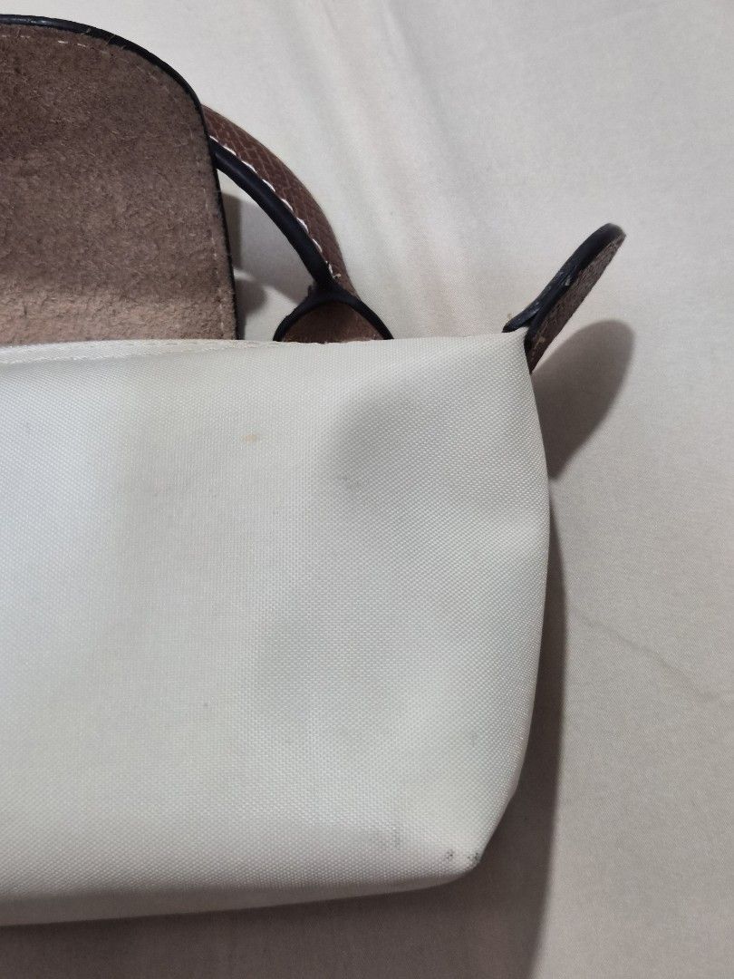 Longchamp Le Pliage Pouch (Category: Luxury Bags & Wallets) located in Muntinlupa City. Submitted by hcasi (Listing ID 1413539428, Image 3). Description: - Authentic Longchamp Le Pliage Pouch with Handle - Color: Paper - With signs of use as seen in photo (may still be cleaned) - Come with generic strap, bag organizer and bag charm - Bough from preloved online store (Shop Sonier) MOP: GCash/Maya/BPI MOD: Grab/Lalamove/J&T/LBC.