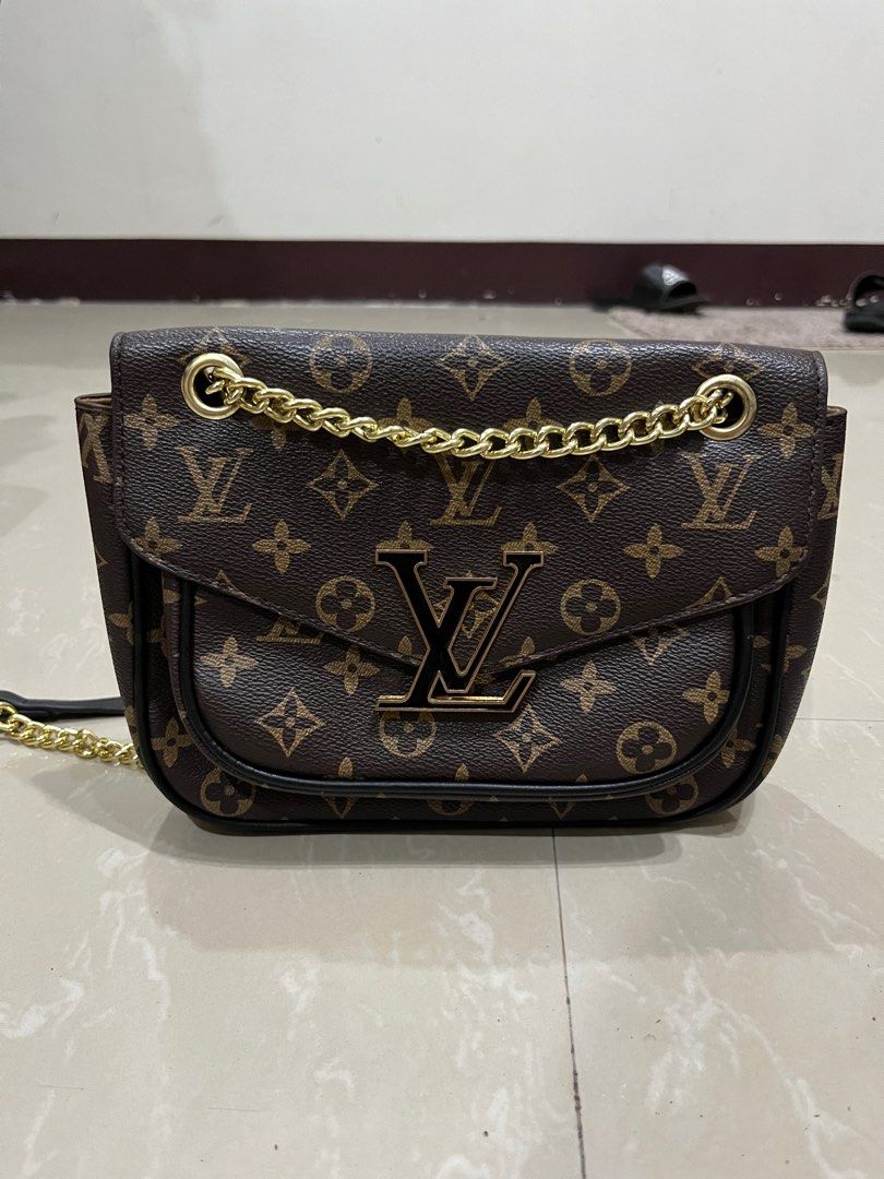 Louis Vuitton Sling Bag (Category: Luxury Bags & Wallets) located in Koronadal. Submitted by hiiiii.hello (Listing ID 1413592466, Image 1). Description: mop gcash mod j&t express issue: may rust.