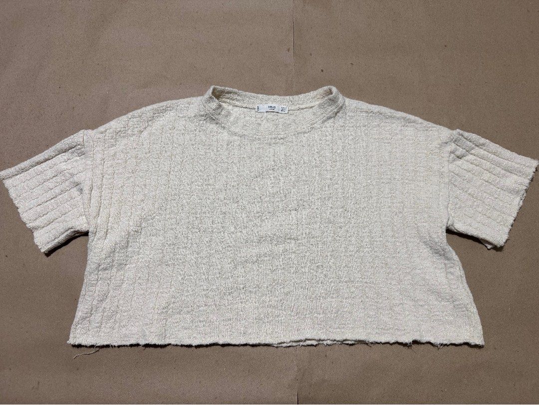 Mango Casual Textured Crop Top -Size M (Category: Blouses) located in San Juan City. Submitted by alexprelovedpicks (Listing ID 1413631916, Image 1). Description: - Mango Casual cream crop top - Size: M (EUR), S (USA), M (MEX) - Features: Textured knit fabric, short sleeves, round neckline, cropped fit.