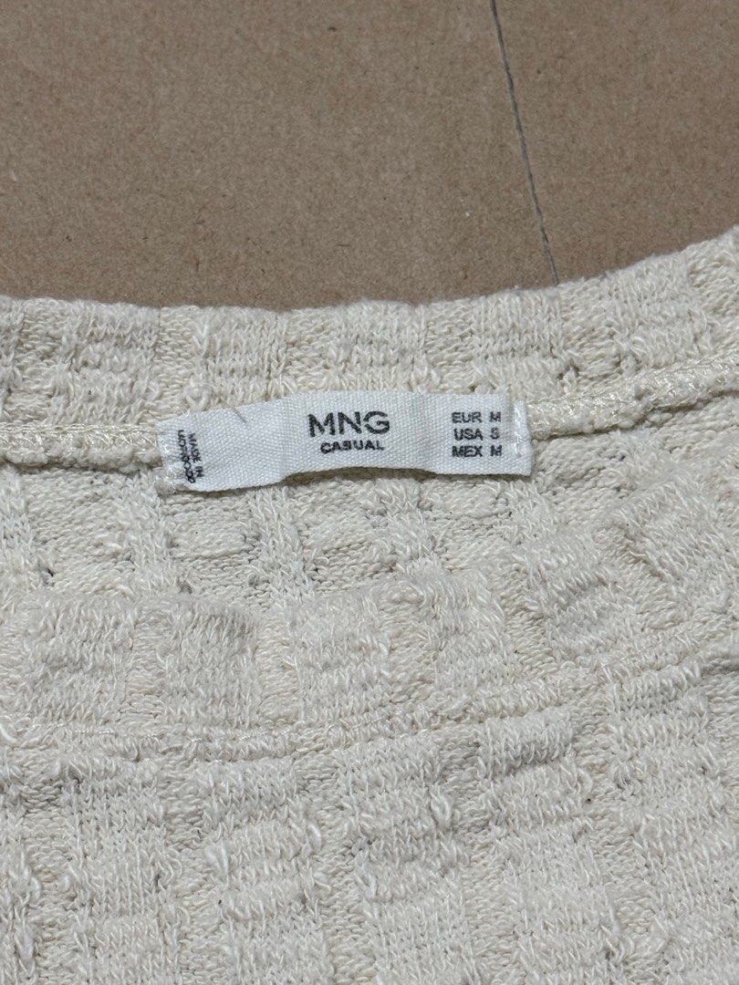Mango Casual Textured Crop Top -Size M (Category: Blouses) located in San Juan City. Submitted by alexprelovedpicks (Listing ID 1413631916, Image 3). Description: - Mango Casual cream crop top - Size: M (EUR), S (USA), M (MEX) - Features: Textured knit fabric, short sleeves, round neckline, cropped fit.