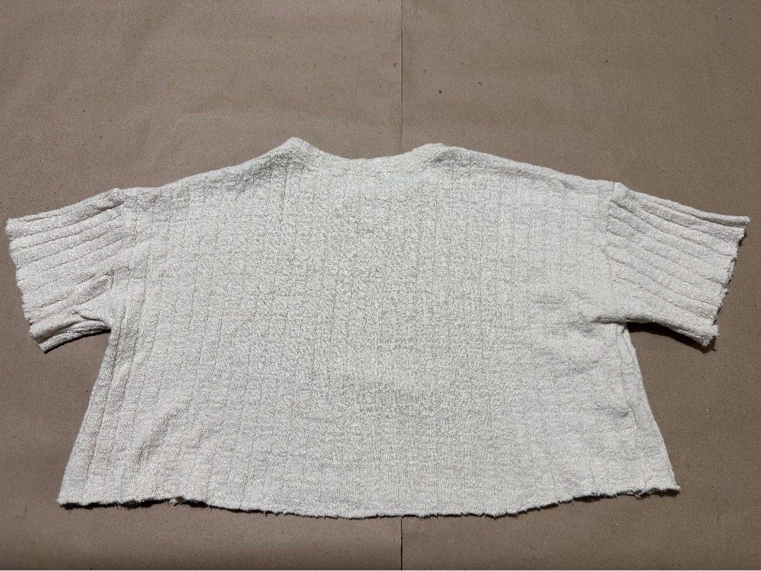 Mango Casual Textured Crop Top -Size M (Category: Blouses) located in San Juan City. Submitted by alexprelovedpicks (Listing ID 1413631916, Image 2). Description: - Mango Casual cream crop top - Size: M (EUR), S (USA), M (MEX) - Features: Textured knit fabric, short sleeves, round neckline, cropped fit.