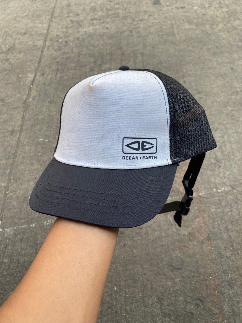 ocean + earth surf hat adjustable velcro strap (Category: Caps & Hats) located in Manila. Submitted by ownywest833 (Listing ID 1413627740, Image 1). Description: brandnew from 3400 srp 1499 only.