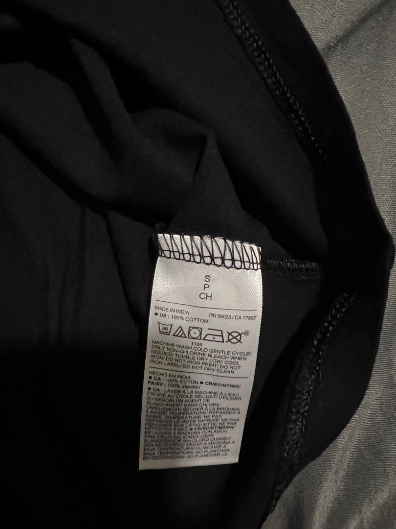 Old Navy Tshirt black (Category: Shirts) located in Valenzuela. Submitted by skiesdeclutter (Listing ID 1413518707, Image 3). Description: .