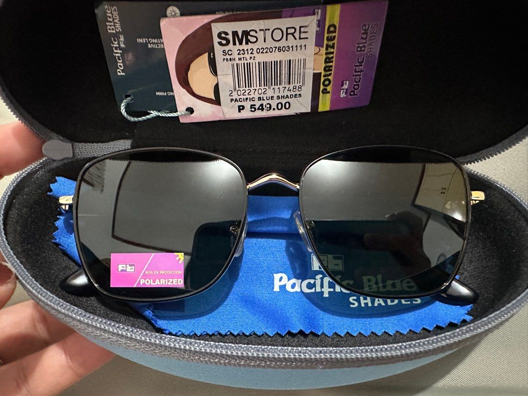 Pacific Blue Shades (Category: Sunglasses & Eyewear) located in San Pablo. Submitted by reeys_neen (Listing ID 1413503613, Image 2). Description: Selling my Brandnew Pacific Blue Shades Unisex. Elegant looking and Polarized Rfs: hindi nagamit, naka photochromic lenses ang eyeglasses ko. .