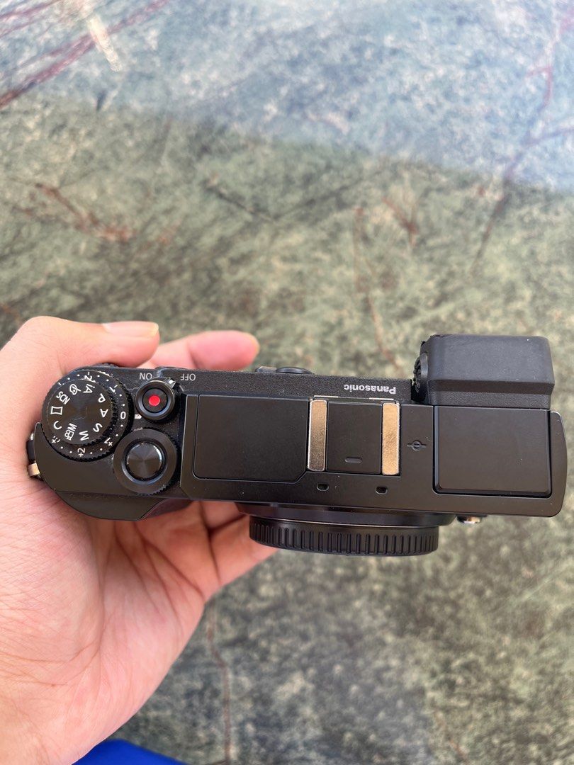 Panasonic Lumix GX9 MFT/M43 Mirrorless Camera (Category: Cameras) located in Paranaque City. Submitted by wynnnnnnn (Listing ID 1413651486, Image 2). Description: Panasonic Lumix GX9 MFT/M43 Mirrorless Camera Condition: 8.5/10 Inclusion: charger and battery Shutter count: 6k Asking price: 30k Other lenses for sale: Panasonic 14-42 PZ f3.5-5.6 pancakelens Meike 28 f2.8 pancake lens Rokinon 7.5 f3.5 Fisheye 7artisans 50 f1.4 7artisans 25 f1.7 Olymp