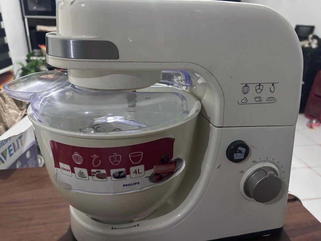 Philips Stand Mixer 4L (Category: Hand & Stand Mixers) located in San Fernando. Submitted by kimkant06043026 (Listing ID 1413561926, Image 1). Description: - Philips 4L stand mixer - Includes dough hook, beater, and whisk - Clear splash guard - Speed control dial - Stylish cream and silver design - Stable base with suction cups (Negotiable) -negotiable .
