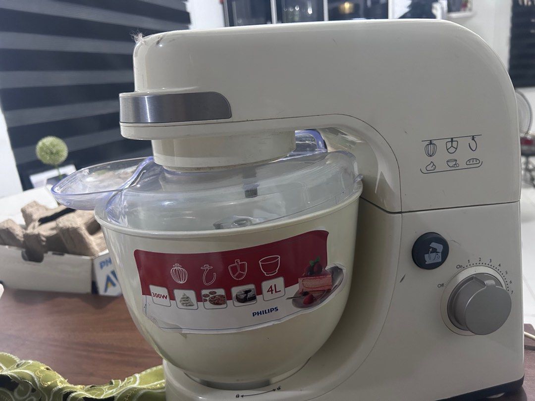 Philips Stand Mixer 4L (Category: Hand & Stand Mixers) located in San Fernando. Submitted by kimkant06043026 (Listing ID 1413561926, Image 2). Description: - Philips 4L stand mixer - Includes dough hook, beater, and whisk - Clear splash guard - Speed control dial - Stylish cream and silver design - Stable base with suction cups (Negotiable) -negotiable .