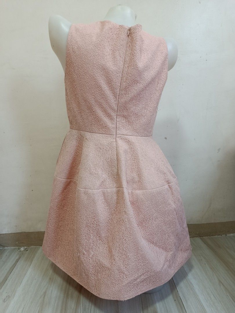 Pink Sleeveless Dress (Category: Dresses) located in Quezon City. Submitted by reloved_maternity (Listing ID 1413608344, Image 3). Description: - Sleeveless pink dress - Textured fabric - Fitted bodice - Flared skirt - Round neckline - Back zipper closure - Knee-length - Suitable for various occasions.