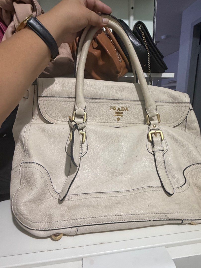 Prada Boston Leather Handbag (Category: Luxury Bags & Wallets) located in Mandaluyong City. Submitted by girlslovepurses (Listing ID 1413571442, Image 1). Description: ‼️PLS MAKE READING A HABIT‼️ ✅ large size ✅ in lampo zip ✅NO MAJOR FLAWS, just signs of use ⚠️Gold hardware P has discolored a bit (see 2nd pic) ✅3rd pic for reference only ✅see last pic to see how it’s worn ✅will clean before sending ❌NO TO LOWBALLERS ✅Pwede tawad, wag lang sagad 