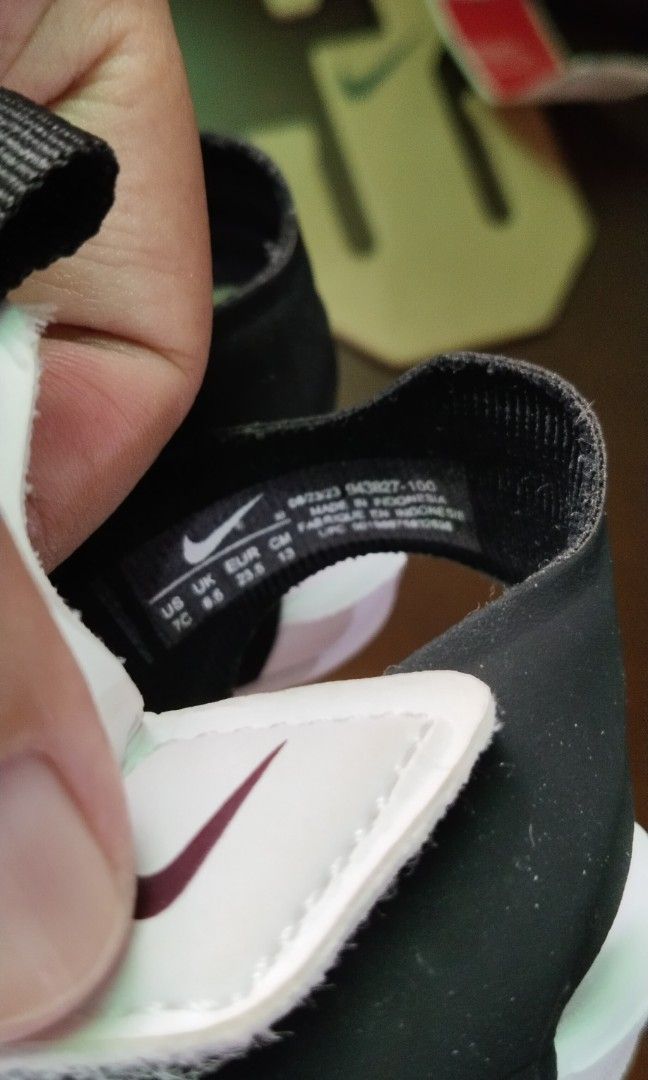 Preloved Nike baby shoes (Category: Baby Toiletries & Grooming) located in Rizal. Submitted by ilgsp (Listing ID 1413650454, Image 3). Description: preloved baby nike shoes once lang nagamit sa binyag. pass as brand new..
