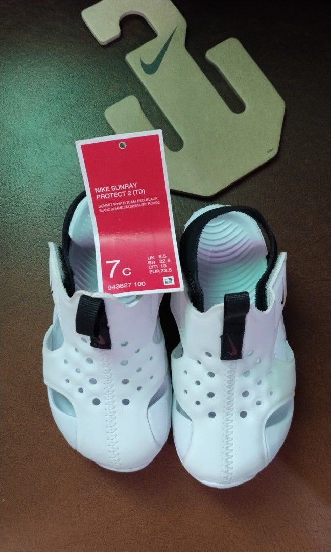 Preloved Nike baby shoes (Category: Baby Toiletries & Grooming) located in Rizal. Submitted by ilgsp (Listing ID 1413650454, Image 1). Description: preloved baby nike shoes once lang nagamit sa binyag. pass as brand new..