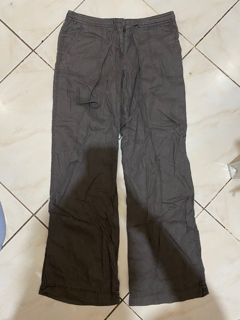 River Island Gray Pants (Category: Other Bottoms) located in Manila. Submitted by prelovedbyissey (Listing ID 1413594514, Image 1). Description: - River Island pants - Gray color - Drawstring waist - Relaxed fit - Straight leg - Two front pockets - Lightweight material baggy size 25-27.