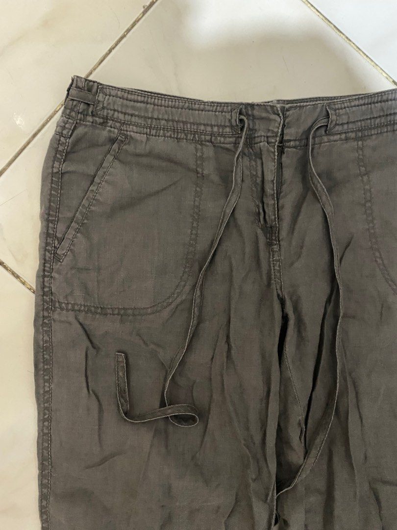 River Island Gray Pants (Category: Other Bottoms) located in Manila. Submitted by prelovedbyissey (Listing ID 1413594514, Image 2). Description: - River Island pants - Gray color - Drawstring waist - Relaxed fit - Straight leg - Two front pockets - Lightweight material baggy size 25-27.