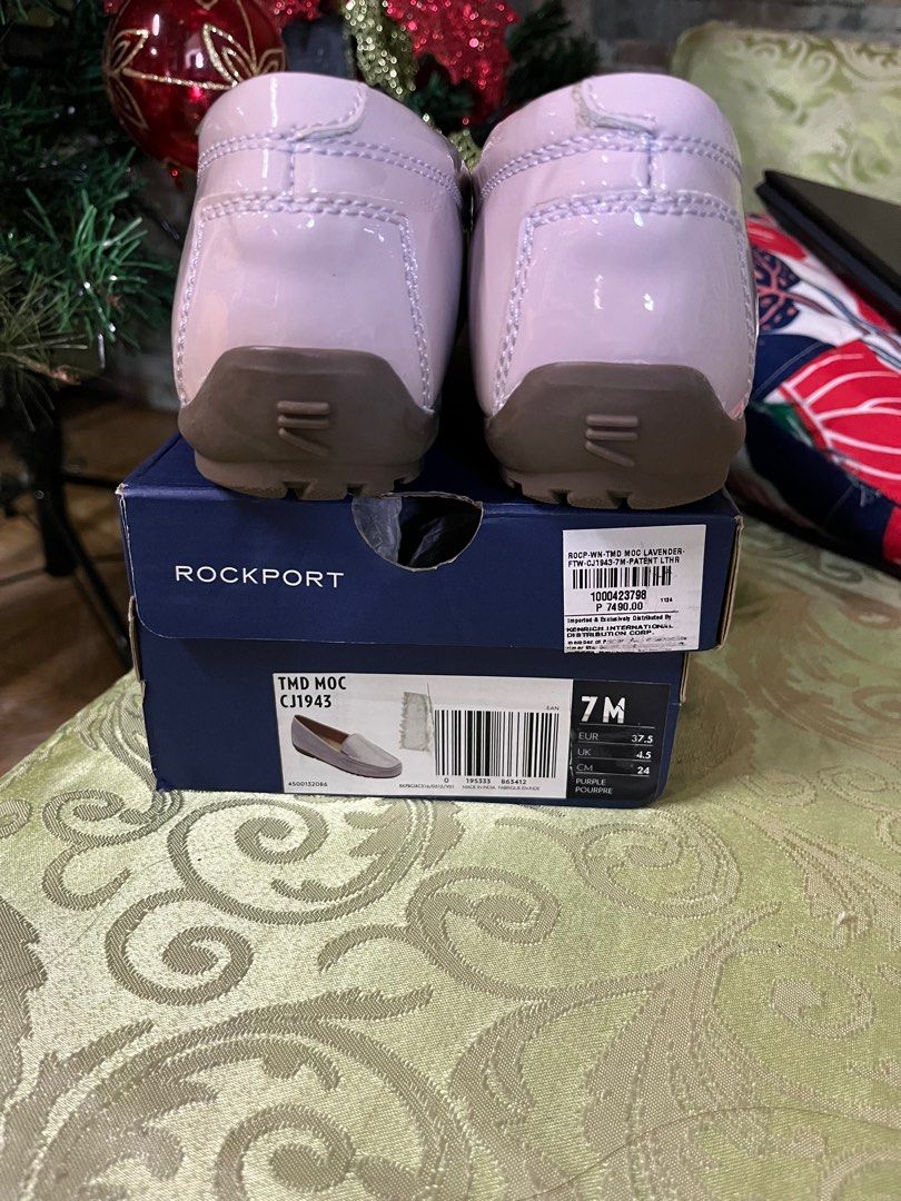 Rockport Shoes (Category: Loafers) located in Pasig City. Submitted by gjoconcepcion (Listing ID 1413515958, Image 2). Description: Gift sa akin, however feel ko medyo malaki sa akin. Very nice. The looks of the shoes, you know that, its branded and expensive!. - Rockport TMD MOC CJ1943 - Color is light cream or see the picture - Size: 7M or Look at the picture - Condition: Brandnew - Color: Neutral - Includes original box.