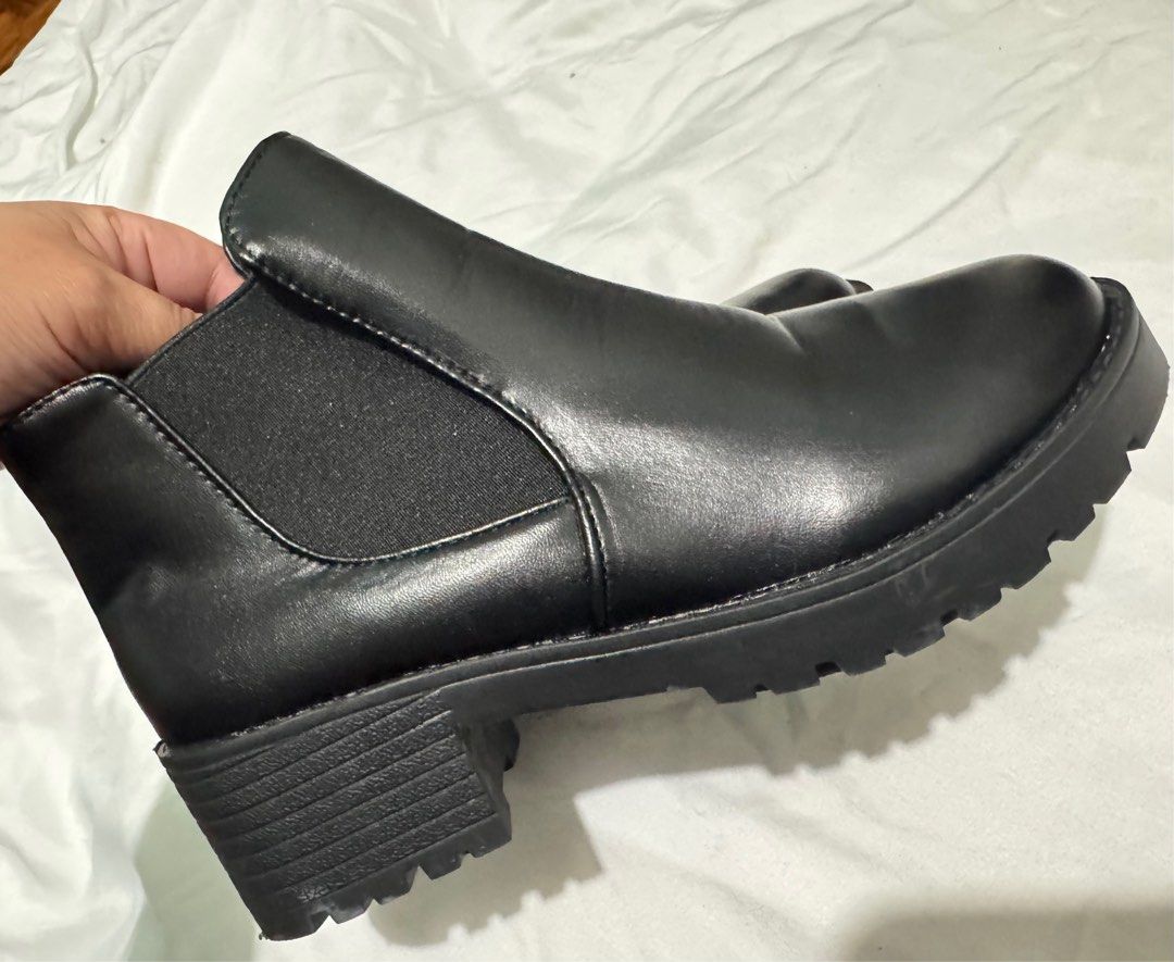 SHein Black Chelsea Ankle Boots (Category: Boots) located in Quezon City. Submitted by lovedbyrona (Listing ID 1413642260, Image 2). Description: - Black Chelsea boots - Size 35/ 5 -used only once - Durable sole and thick heels - Breathable interior - Made with high-quality fabric - Classic style - Perfect for everyday wear.