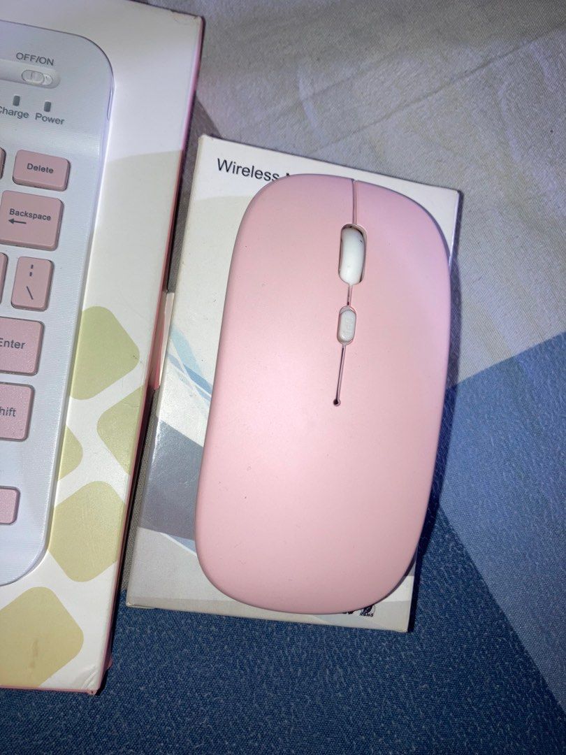 Smart keyboard | bluetooth keyboard and mouse (Category: Computer Keyboard) located in Manila. Submitted by yangbuyandsell (Listing ID 1413504366, Image 3). Description: This is from my smart keyboard case rfs: i got a laptop already, i dont need this anymore .