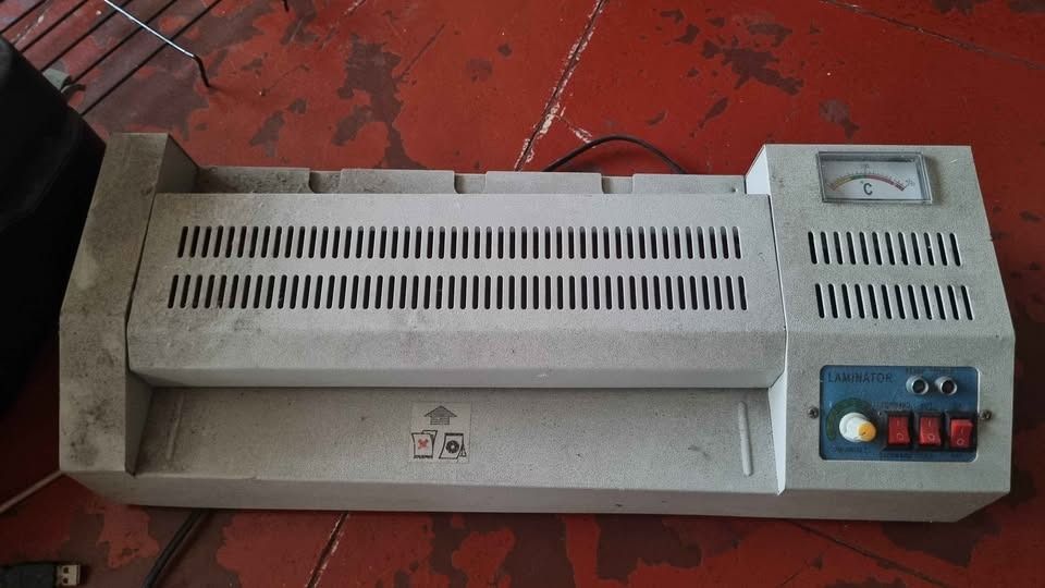 Sold as defective Espon printer ME-101 & Laminator Set (Category: Printers, Scanners & Copiers) located in Manila. Submitted by jredkai20096280 (Listing ID 1413518199, Image 2). Description: - Epson ME-101 inkjet printer (Model C462F) Untested po yung dalawang units .