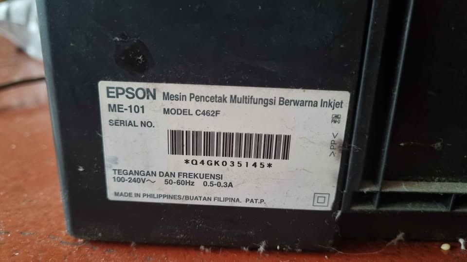 Sold as defective Espon printer ME-101 & Laminator Set (Category: Printers, Scanners & Copiers) located in Manila. Submitted by jredkai20096280 (Listing ID 1413518199, Image 3). Description: - Epson ME-101 inkjet printer (Model C462F) Untested po yung dalawang units .