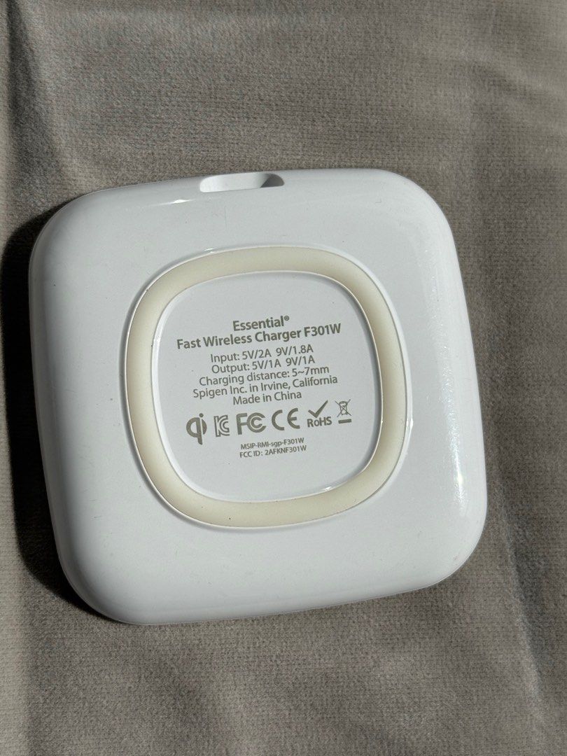 Spigen Essential Fast Wireless Charger F301W 9V (Category: Chargers) located in Manila. Submitted by doodlessss (Listing ID 1413441732, Image 2). Description: Spigen Essential Fast Wireless Charger F301W Input: 5V/2A 9V/1.8A Output: 5V/1A 9V/1A Charging distance: 5-7mm RFS: declutterring.