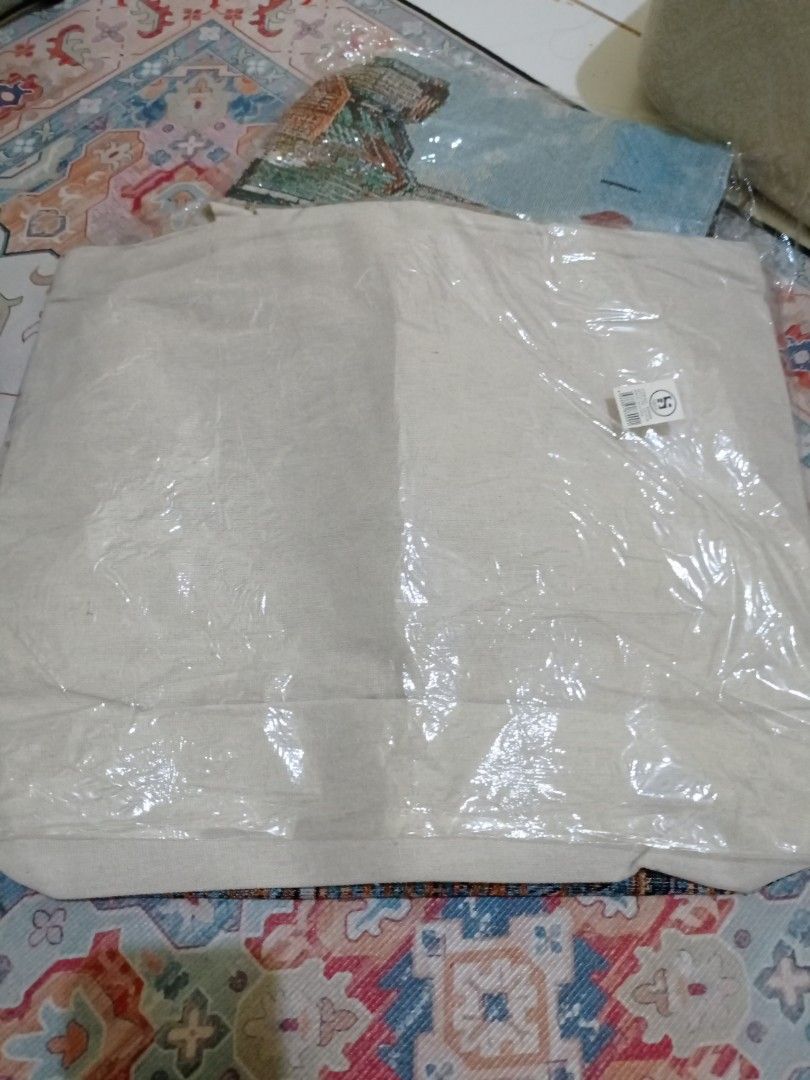 Tas kanvas makkah (Kategori: Tas & Dompet Wanita) berada di Jakarta Selatan. Dikirim oleh Mahdaanye88 (ID iklan 1413600570, Gambar 2). Deskripsi: new, bahan kanvas, size besar.
