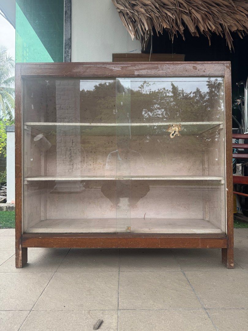 Solid wood shelves Sliding Vintage (Category: Shelves, Cabinets & Racks) located in Pasir Mas. Submitted by uncle_dee (Listing ID 1409400023, Image 1). Description: Bismillah Jual seadanya Teakwood shelves Sliding Vintage -Ini adalah sebuah almari pameran kayu antik atau vitrine. -Diperbuat daripada kayu dengan pintu kaca gelongsor. -Mempunyai dua rak dalaman yang boleh digunakan untuk mempamerkan koleksi atau barangan berharga. -Menunjukkan tand
