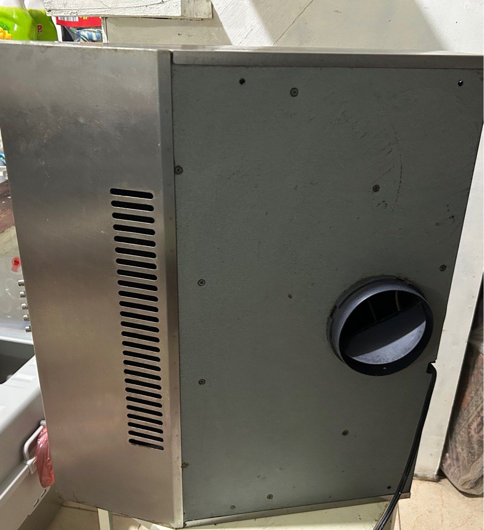 Tecnogas Range Hood (Category: Cookers) located in Quezon City. Submitted by celestehh (Listing ID 1413559966, Image 2). Description: Condition: Well used, didn’t use it for too long and ended up just storing it after. Flaws shown in image. Still functional - Stainless steel Tecnogas range hood - Two mesh filters - Side vent for efficient ventilation - Includes a power cord - Features two internal fan units - Tecnogas logo semi visible Price: 2,5