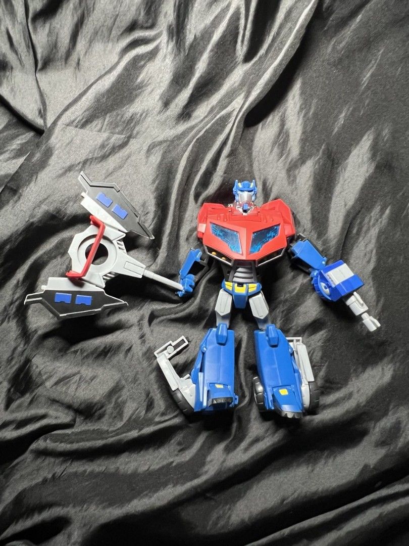 Transformers Animated (Category: Action & Battle Toys) located in Pasig City. Submitted by forlorngam68725 (Listing ID 1362081996, Image 2). Description: Transformer Animated (group #1) Loose Good condition - some accessories are missing. 1. Optimus Prime 2. Starscream 3. Lockdown 4. Bulkhead 5. Jazz 6. Sentinel Prime Payment Gcash, BDO, BPI Meet-up Estancia Mall, Capitol Commons..