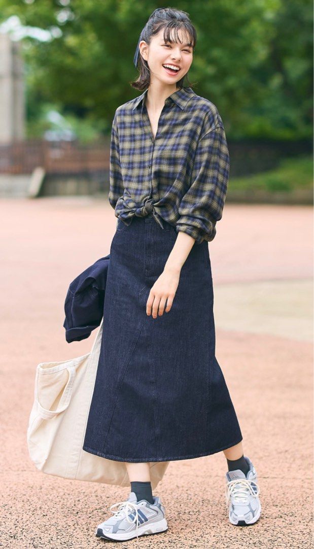 Uniqlo Denim Panel Long Skirt (Category: Skirts) located in Pasig City. Submitted by preloved_pcs (Listing ID 1413555758, Image 2). Description: .