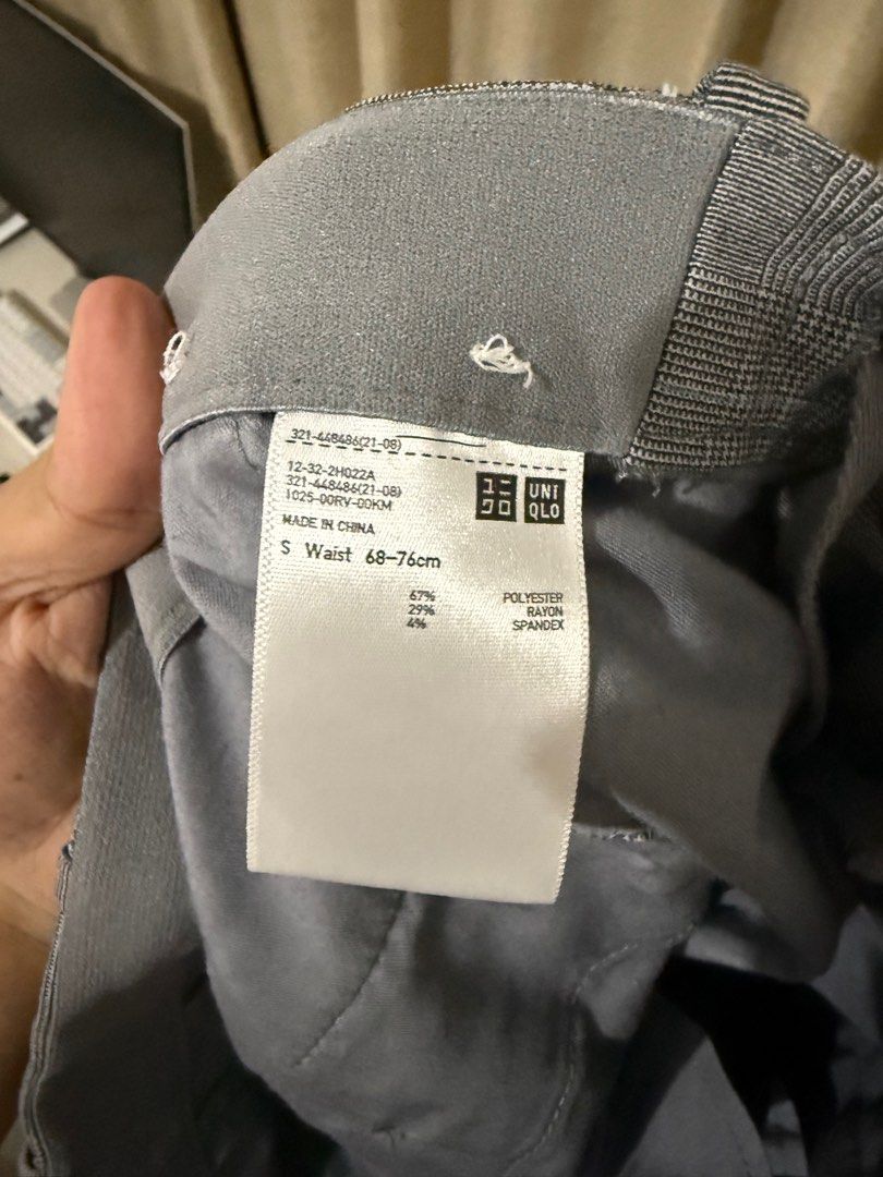 Uniqlo Plaid Pants - Size S (Category: Trousers) located in Cabanatuan. Submitted by declutterpg (Listing ID 1413622160, Image 3). Description: Uniqlo Gray Plaid Pants Size S.