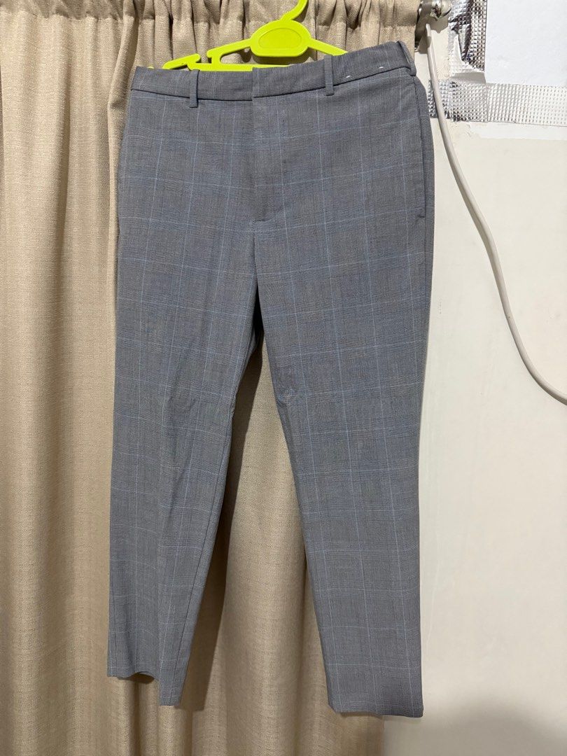 Uniqlo Plaid Pants - Size S (Category: Trousers) located in Cabanatuan. Submitted by declutterpg (Listing ID 1413622160, Image 1). Description: Uniqlo Gray Plaid Pants Size S.