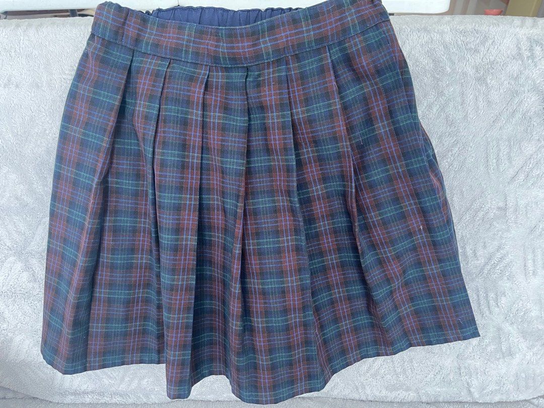 Uniqlo Plaid Shorts - Size 150 (Category: Babies & Kids Fashion) located in Quezon City. Submitted by jamieross14 (Listing ID 1413490203, Image 1). Description: - Uniqlo plaid shorts - Size: 150 - Comfortable elastic waistband - Classic plaid pattern (blue, green, brown) - Soft, woven fabric - Perfect for casual wear.