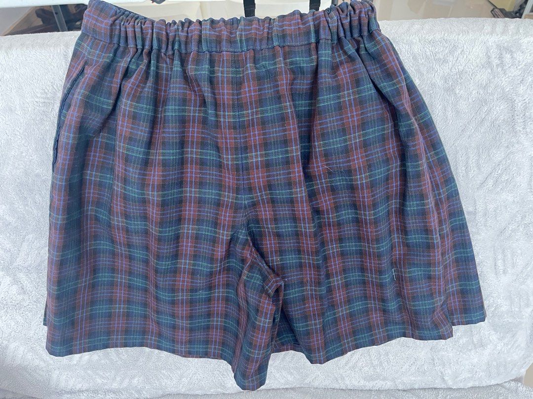 Uniqlo Plaid Shorts - Size 150 (Category: Babies & Kids Fashion) located in Quezon City. Submitted by jamieross14 (Listing ID 1413490203, Image 2). Description: - Uniqlo plaid shorts - Size: 150 - Comfortable elastic waistband - Classic plaid pattern (blue, green, brown) - Soft, woven fabric - Perfect for casual wear.