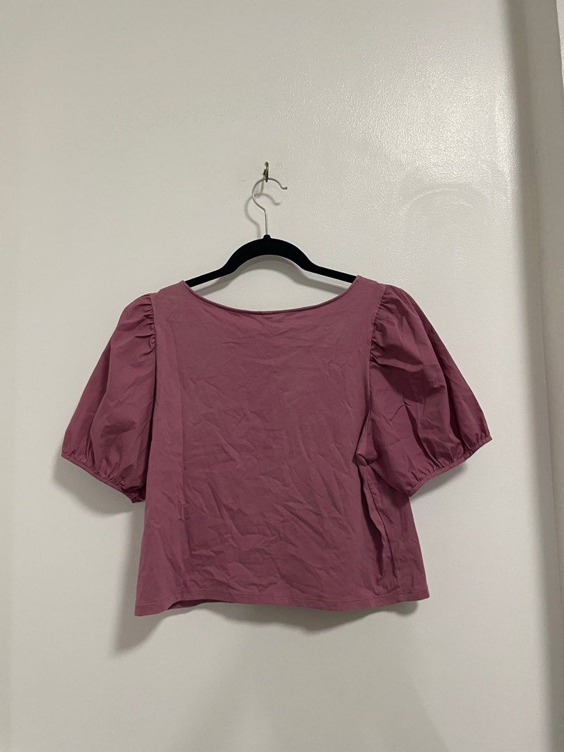 UNIQLO Puff Sleeve Top (M) (Category: Blouses) located in Quezon City. Submitted by daiannic (Listing ID 1413610775, Image 2). Description: Uniqlo Puff Sleeve Top (M) • P350 only; retails for P990 • barely used; in pristine condition! • in color rose pink • for casual or office • Size M on tag womens • MOP: GCash / BDO / BPI Last price posted!!! Will not entertain low ballers. No haggling please. Item is in excellent condition. 🤍 Delivery can be