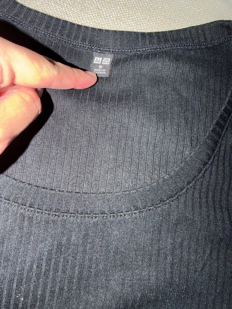 Uniqlo Ribbed T-shirt - Black - Medium (Category: Shirts) located in Mabalacat. Submitted by rizasells (Listing ID 1413600746, Image 2). Description: - Uniqlo black ribbed t-shirt - Scoop neck design - Short sleeves - Size: Medium - Made in Vietnam - Versatile top for daily use.