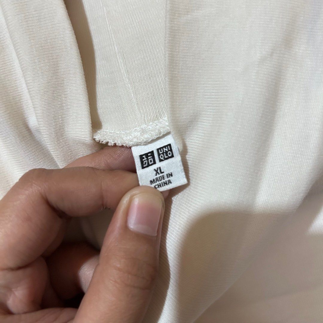 Uniqlo Turtleneck Longsleeves (Category: Longsleeves) located in Cabuyao City. Submitted by pickedbyarya (Listing ID 1413623714, Image 3). Description: - Size: XL - Best fits: M-L - Shoulder width: 16" - Length: 24" - Turtleneck length: 4" - Material: 94% cotton 6% spandex - Perfect for layering - Comfortable and versatile.