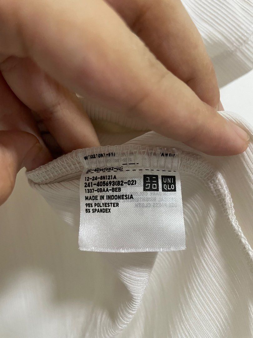 UNIQLO White Off Shoulder Top (S) (Category: Blouses) located in Quezon City. Submitted by daiannic (Listing ID 1413614292, Image 3). Description: Uniqlo White Off Shoulder Top (S) • P200 only • barely used; & in pristine condition! • in color white • Size S on tag but will fit S-M • MOP: GCash / BDO / BPI Last price posted!!! Will not entertain low ballers. No haggling please. Item is in excellent condition. 🤍 Delivery can be via lalamove for s