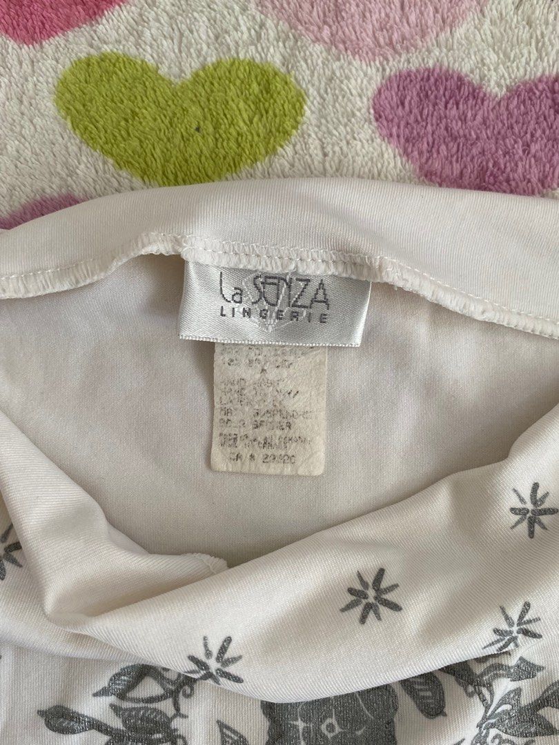 Vintage La Senza High Neck Top (Category: Sleeveless) located in Pasay City. Submitted by itabiyou (Listing ID 1413523654, Image 2). Description: - has stain, just needs wash - slightly stretchable material - very comfy & flattering - fits xs-semi m.