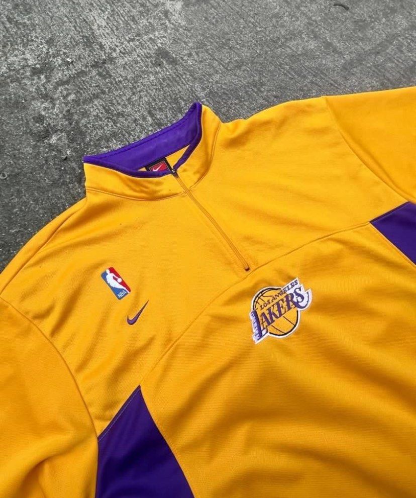 VINTAGE Y2K LAKERS WARMER (Category: Tshirts & Polo Shirts ) located in Quezon City. Submitted by thalsss (Listing ID 1413643685, Image 2). Description: VINTAGE LAKERS WARMER HALF ZIP DIMES 25x32 NO ISSUE EXCELLENT CONDITION COLOR RATE 9.7/10 QC LOC CLAIM PRICE ₱3K.